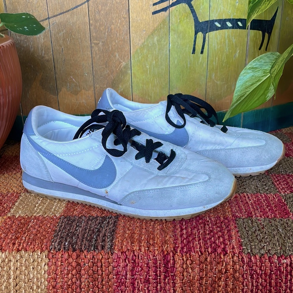 Nike classic shoes vintage! GUC